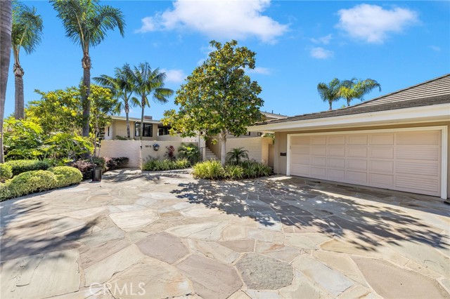 1075 Granville Drive, Newport Beach CA: https://media.crmls.org/medias/647c5c44-8e36-43a1-a395-c1bd3316e05d.jpg