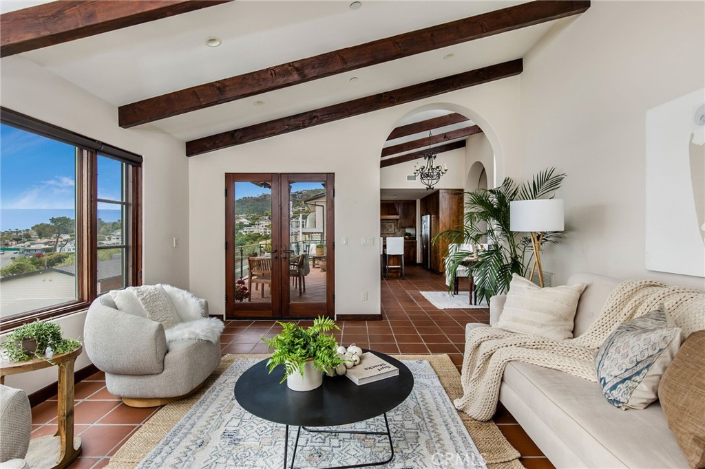 647c63f6 7610 42ac 982d B72ab5dc952f