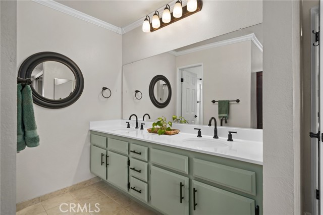 Detail Gallery Image 23 of 47 For 1693 N Mountain #D,  Upland,  CA 91784 - 3 Beds | 2/1 Baths