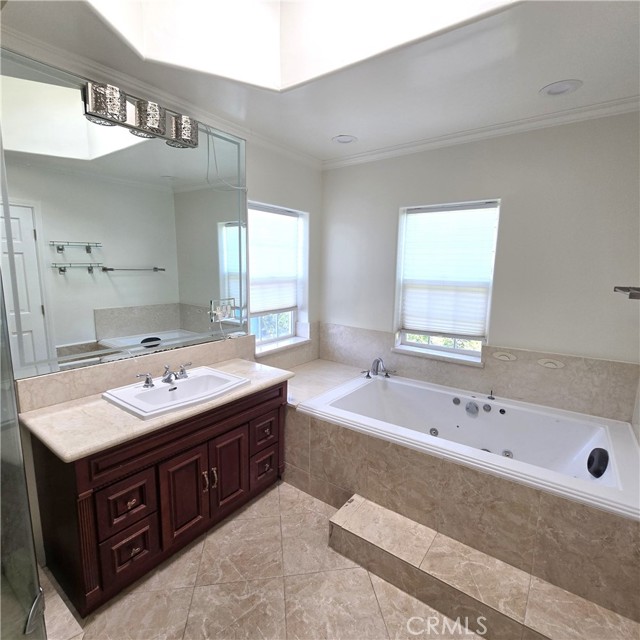 Detail Gallery Image 10 of 21 For 2035 Rangeview, Glendale,  CA 91201 - 3 Beds | 2/1 Baths