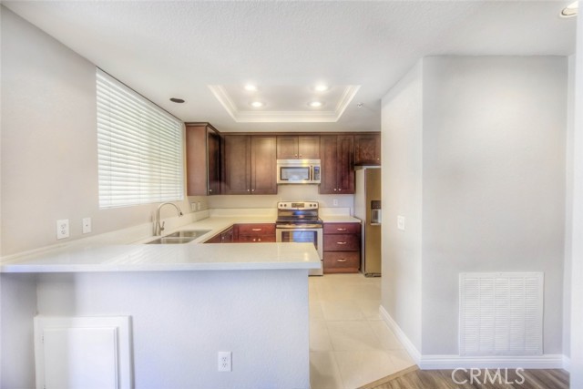 Detail Gallery Image 9 of 32 For 120 Gallery Way, Tustin,  CA 92782 - 3 Beds | 2/1 Baths