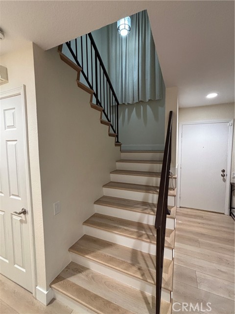 Detail Gallery Image 3 of 5 For 1127 via Santiago, Corona,  CA 92882 - 4 Beds | 2/1 Baths