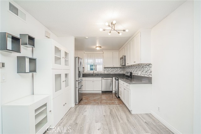 8172 Ferguson Green, Buena Park CA: https://media.crmls.org/medias/647f3a0f-6f2f-412f-8855-a2205f6403eb.jpg