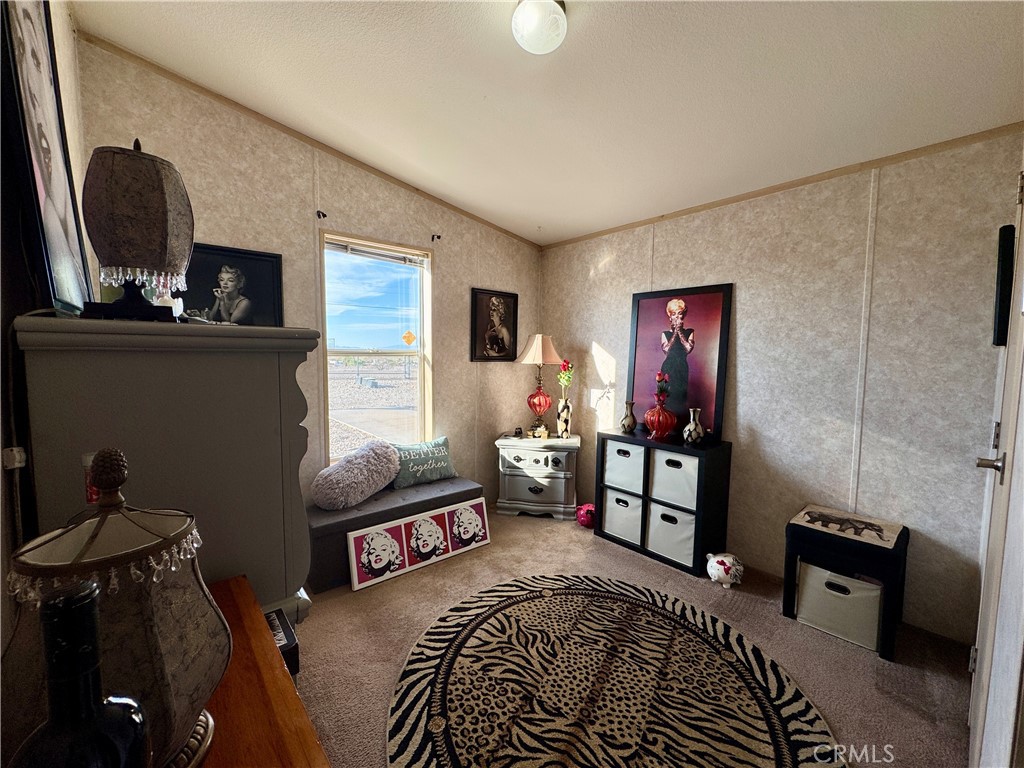 https://media.crmls.org/medias/647fe84e-fd42-403f-a477-cc0ea283bef7.jpg?preset=X-Large