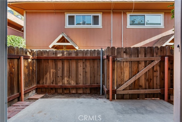 14265 Terra Bella St, Panorama City CA: https://media.crmls.org/medias/648085a3-74fe-4548-9e3d-87e03f61d4e8.jpg