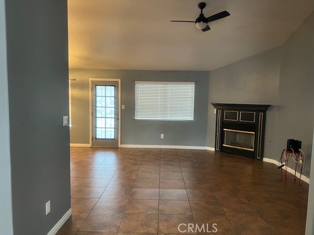 Detail Gallery Image 4 of 19 For 603 Calle Del Sol, Bakersfield,  CA 93307 - 4 Beds | 2 Baths