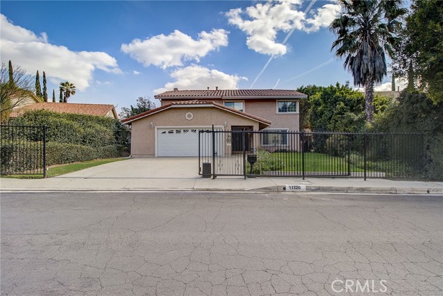 Detail Gallery Image 1 of 45 For 13320 Golden Valley Ln, Granada Hills,  CA 91344 - 5 Beds | 2/1 Baths