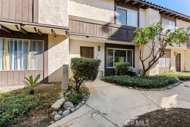 Detail Gallery Image 3 of 40 For 1077 Santo Antonio Dr #42,  Colton,  CA 92324 - 2 Beds | 1/1 Baths