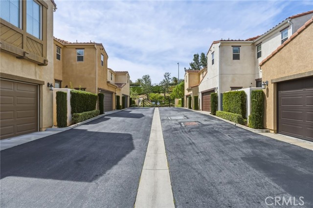 Detail Gallery Image 3 of 35 For 11537 Amalfi, Porter Ranch,  CA 91326 - 2 Beds | 3 Baths