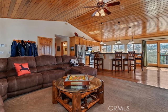 Detail Gallery Image 12 of 75 For 42545 Pegasus, Big Bear Lake,  CA 92315 - 5 Beds | 4 Baths