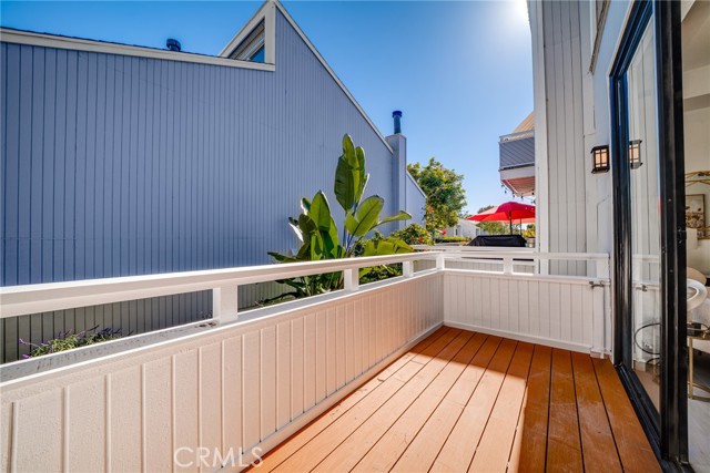 Detail Gallery Image 18 of 27 For 102 Intrepid, Newport Beach,  CA 92663 - 4 Beds | 3 Baths