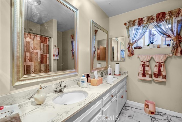 301 East Buckthorn photo 19