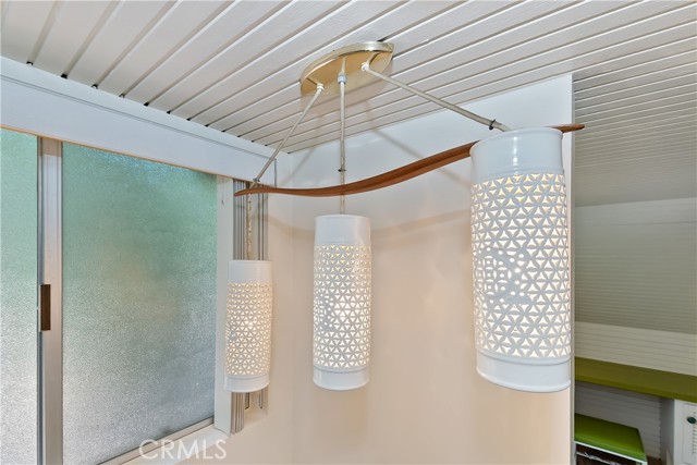 27280 Peninsula Drive, Lake Arrowhead CA: https://media.crmls.org/medias/6484b7ea-56b1-40f2-bc62-e41e1b99981a.jpg