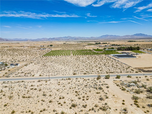 34700 Rabbit Springs Road, Lucerne Valley CA: https://media.crmls.org/medias/64852984-2395-465f-89f3-c3d01090752a.jpg