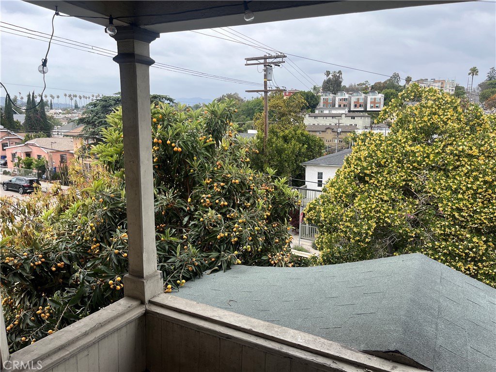 https://media.crmls.org/medias/648539af-cb43-447d-8b17-f00ab4d5b66f.jpg?preset=X-Large
