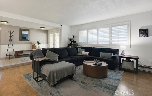 Detail Gallery Image 4 of 27 For 3039 Country Ln, Simi Valley,  CA 93063 - 5 Beds | 4 Baths