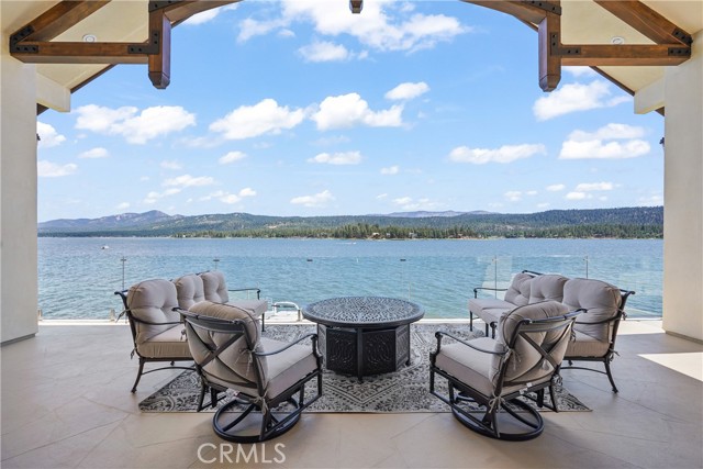 Detail Gallery Image 5 of 42 For 39055 N Shore Dr, Fawnskin,  CA 92333 - 6 Beds | 6/1 Baths