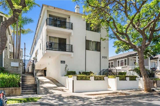 935 W 10th Street, San Pedro CA: https://media.crmls.org/medias/6486f7c8-e6fc-49e3-9b87-ed454b7d06bd.jpg