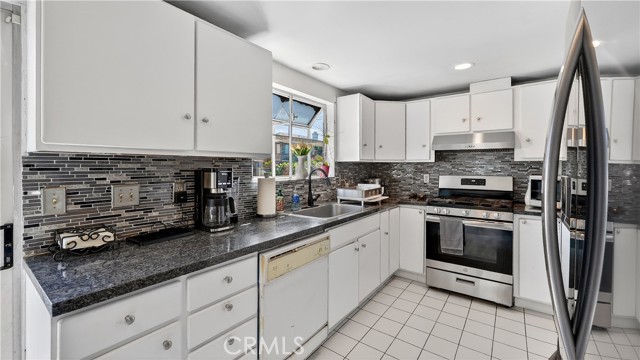 Detail Gallery Image 35 of 53 For 11062 Bixler Circle, Garden Grove,  CA 92840 - 5 Beds | 2/1 Baths