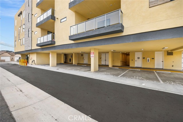 Detail Gallery Image 62 of 71 For 414 Main St #300,  Huntington Beach,  CA 92648 - 2 Beds | 2/1 Baths