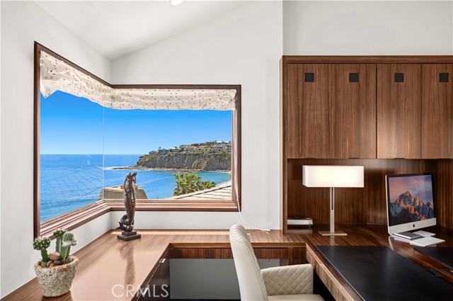 88 Emerald, Laguna Beach CA: https://media.crmls.org/medias/64876e0a-f3ac-4aad-a055-06700f6b01a5.jpg