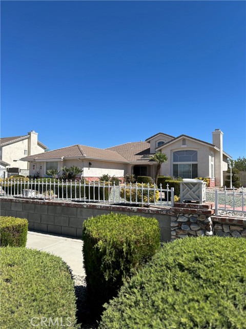 Detail Gallery Image 2 of 58 For 20361 Pahute, Apple Valley,  CA 92308 - 4 Beds | 2/1 Baths