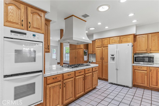 415 N Rennell Avenue, San Dimas CA: https://media.crmls.org/medias/648847c5-ae51-4674-85c4-c3869976e423.jpg