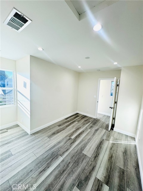 Detail Gallery Image 19 of 31 For 9318 Encino Ave, Northridge,  CA 91325 - 3 Beds | 3 Baths