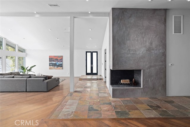 2420 Bowmont Drive, Beverly Hills CA: https://media.crmls.org/medias/648a486e-d7e7-465f-ae49-9280e2dcb3b5.jpg