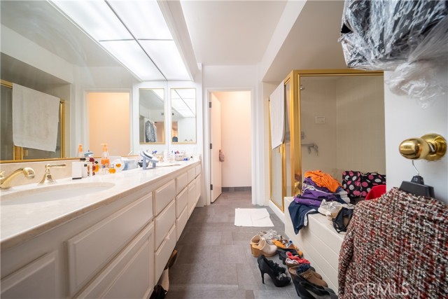 Detail Gallery Image 9 of 22 For 222 Monterey Rd #206,  Glendale,  CA 91206 - 3 Beds | 3 Baths