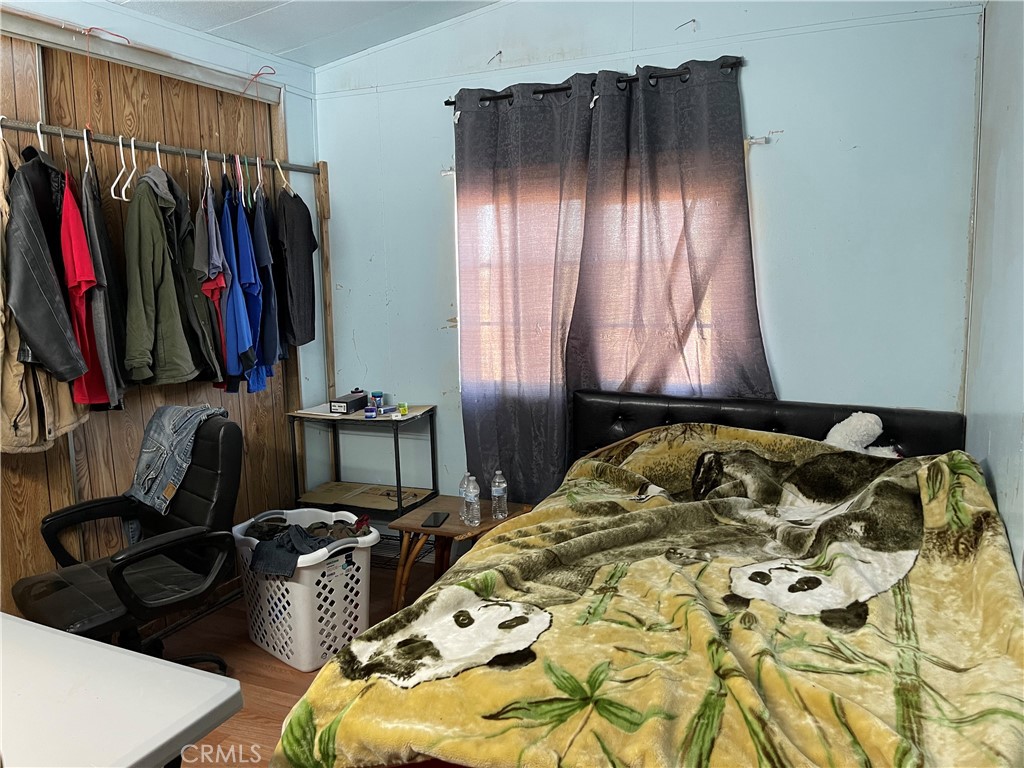https://media.crmls.org/medias/648b5967-0e54-4797-8c2e-a0cc6209ef37.jpg?preset=X-Large