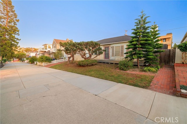 400 5th Street, Manhattan Beach, California 90266, 4 Bedrooms Bedrooms, ,2 BathroomsBathrooms,Residential,Sold,5th,SB23202757