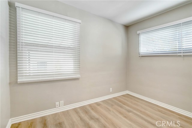 Detail Gallery Image 17 of 57 For 17557 Burbank Bld, Encino,  CA 91316 - 3 Beds | 2 Baths