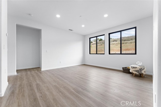 Detail Gallery Image 23 of 61 For 1993 Lyon Ave, Riverside,  CA 92503 - 5 Beds | 3 Baths