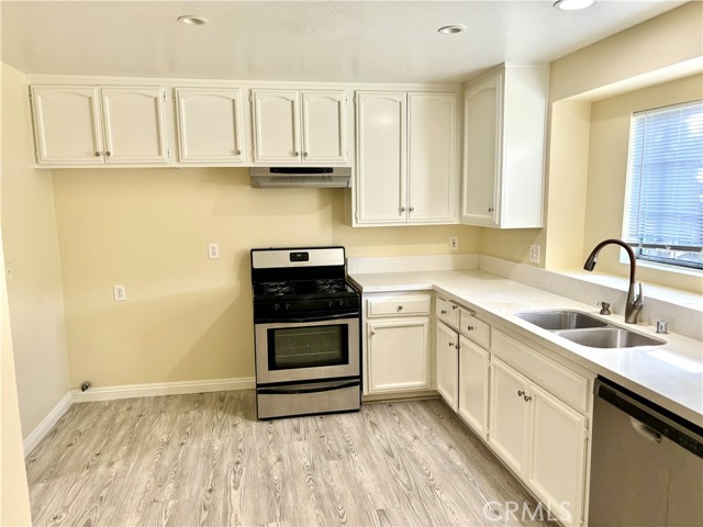10863 Chestnut St., Los Alamitos CA: https://media.crmls.org/medias/648e1a37-8508-4836-886b-7ed331984422.jpg