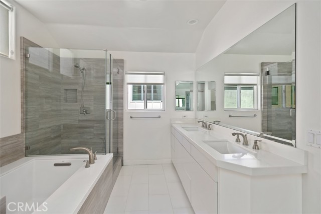 Detail Gallery Image 9 of 12 For 614 Acacia #1/2,  Corona Del Mar,  CA 92625 - 3 Beds | 3 Baths