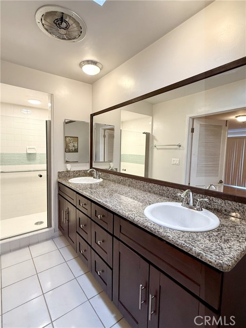5216 Lindley Avenue, Encino CA: https://media.crmls.org/medias/648f86b0-4b3b-4432-aca3-c30b5c223fad.jpg