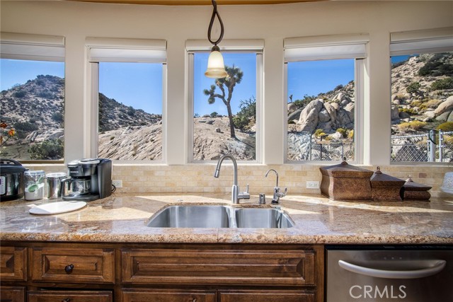 Detail Gallery Image 14 of 38 For 56245 Cobalt Rd, Yucca Valley,  CA 92284 - 3 Beds | 3 Baths