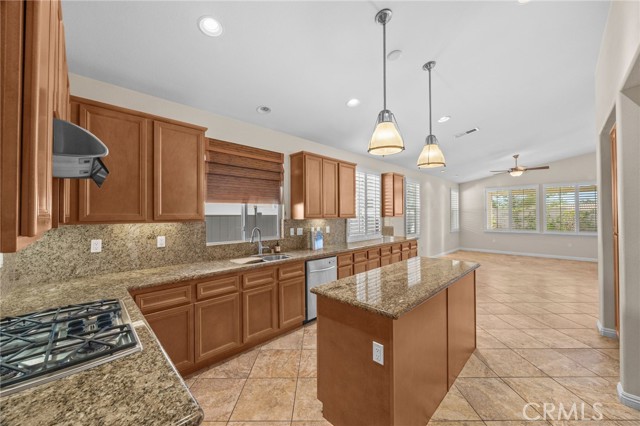 Detail Gallery Image 14 of 42 For 180 Salt Crk, Beaumont,  CA 92223 - 3 Beds | 2 Baths