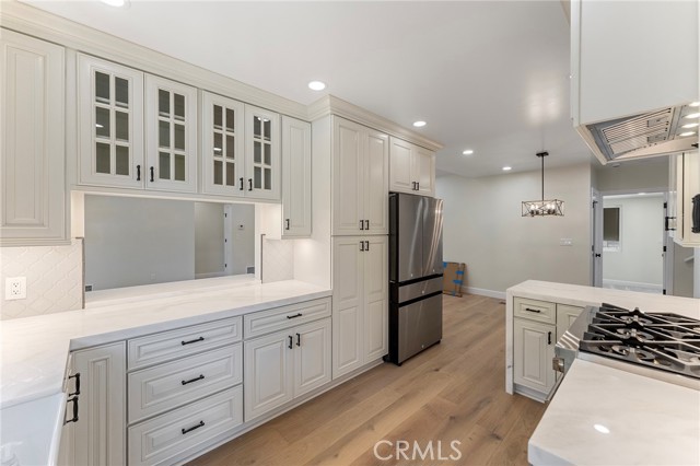 5010 Elmwood Avenue, Los Angeles CA: https://media.crmls.org/medias/6493c85c-2343-4b19-91b4-c99d411ce74e.jpg