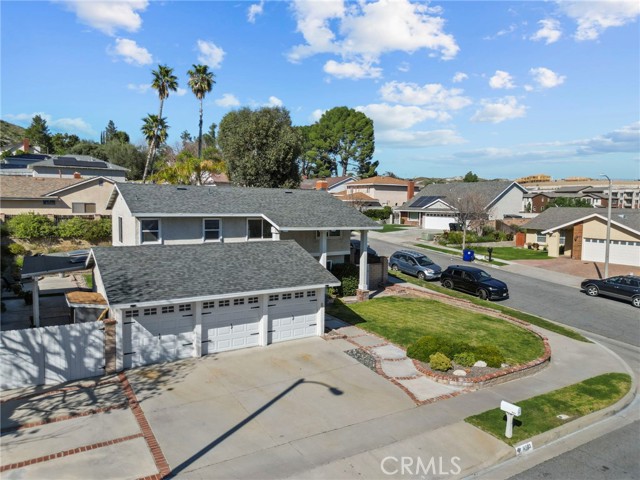 Detail Gallery Image 3 of 44 For 16503 Fairglade, Canyon Country,  CA 91387 - 4 Beds | 3 Baths