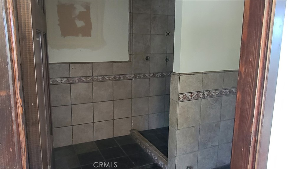 https://media.crmls.org/medias/64946672-b533-4dcf-adb7-311559003492.jpg?preset=X-Large