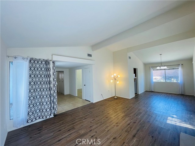 Detail Gallery Image 8 of 27 For 9722 Geyser Ave, Northridge,  CA 91324 - 3 Beds | 2 Baths