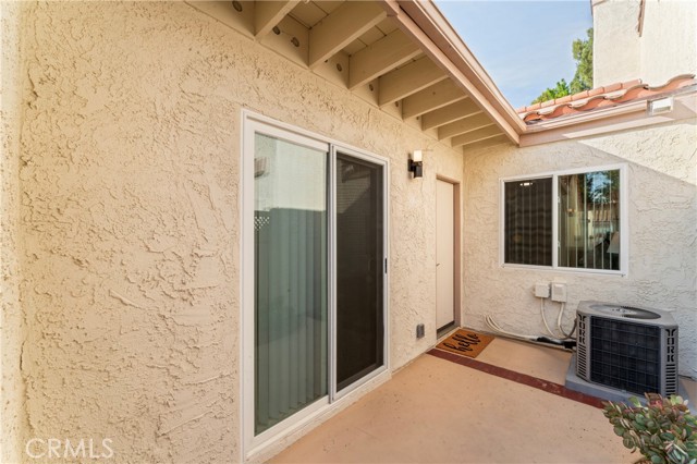 2095 Wetstone Court, Thousand Oaks CA: https://media.crmls.org/medias/6495335c-2da5-47ce-881a-226167d9e981.jpg