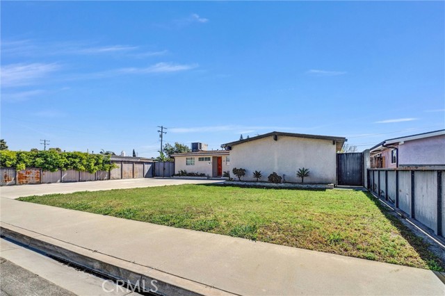 Detail Gallery Image 3 of 30 For 9562 Canton Ave, Anaheim,  CA 92804 - 4 Beds | 2 Baths