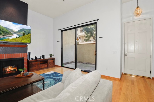 Detail Gallery Image 5 of 41 For 10201 Mason Ave #19,  Chatsworth,  CA 91311 - 2 Beds | 2/1 Baths