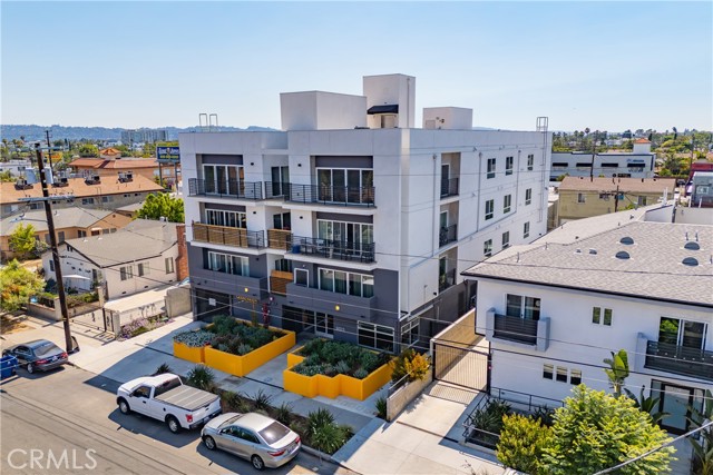 Detail Gallery Image 1 of 40 For 6025 Craner Ave #401,  North Hollywood,  CA 91606 - 4 Beds | 4/1 Baths