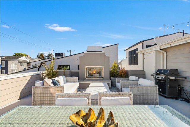 716 1/2 Iris Avenue, Corona del Mar CA: https://media.crmls.org/medias/6496f23d-3739-4508-bad6-24e15fbd34b9.jpg