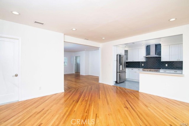 Image 6 of 31 For 3628 Lomina Avenue