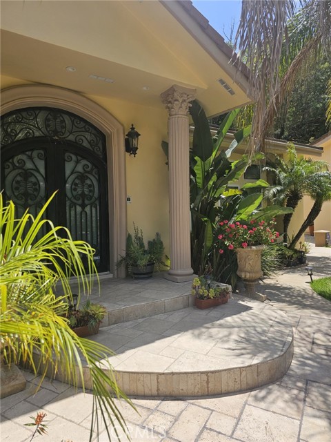 3946 Knobhill Drive, Sherman Oaks CA: https://media.crmls.org/medias/6497d4d3-886f-4a00-90de-76d80f7c7c71.jpg
